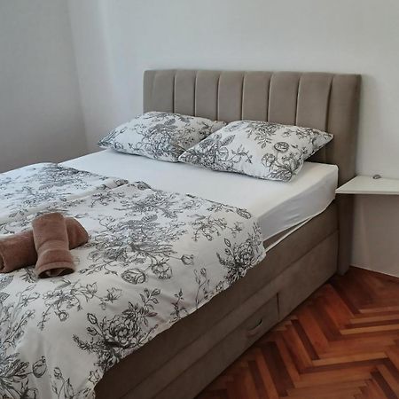 אומאג Apartments Villa Adamovic מראה חיצוני תמונה