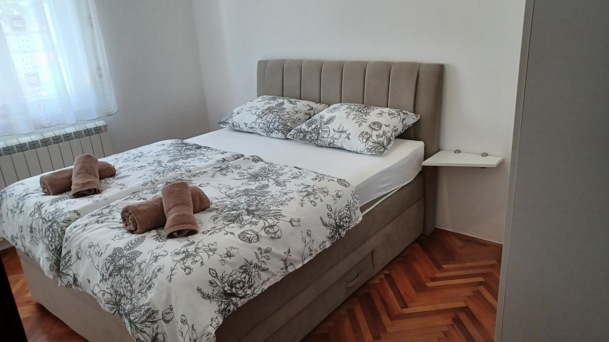 אומאג Apartments Villa Adamovic מראה חיצוני תמונה