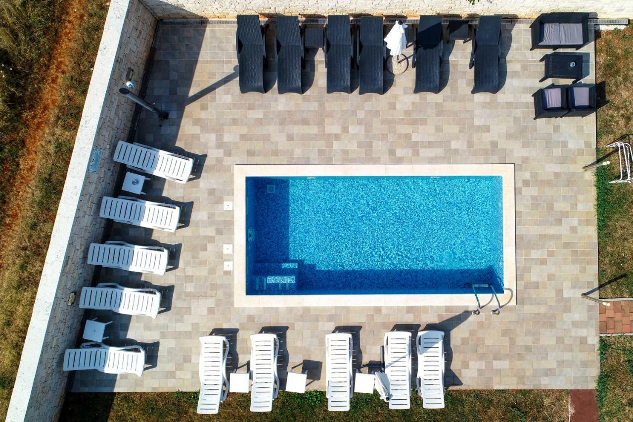 אומאג Apartments Villa Adamovic מראה חיצוני תמונה