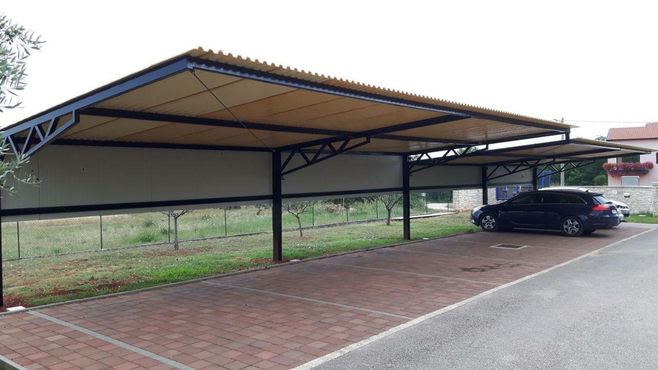 אומאג Apartments Villa Adamovic מראה חיצוני תמונה