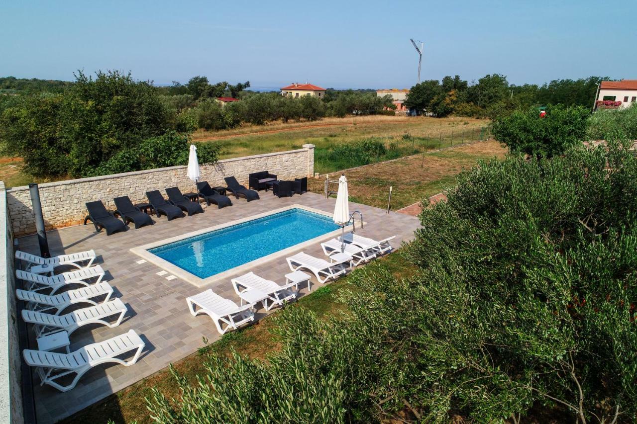 אומאג Apartments Villa Adamovic מראה חיצוני תמונה