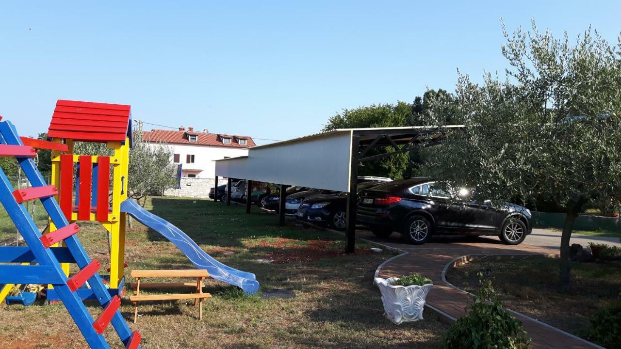 אומאג Apartments Villa Adamovic מראה חיצוני תמונה