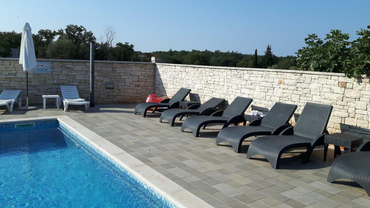 אומאג Apartments Villa Adamovic מראה חיצוני תמונה